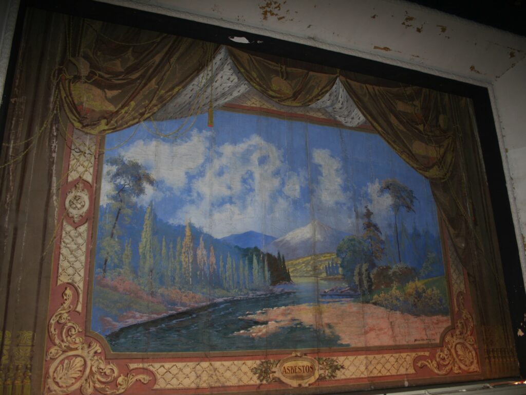 Peoples Bank Theatre, Fire Curtain, Before Treatment